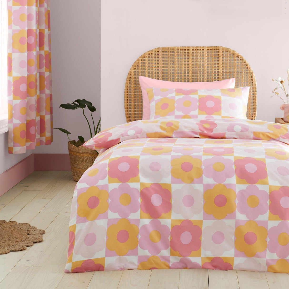 Retro Daisy Duvet Cover Set by Catherine Lansfield