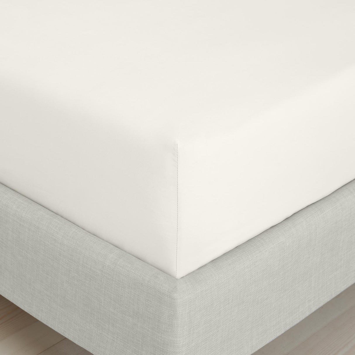 200 Thread Count Cotton Percale Fitted Sheet 32cm Deep by Bianca
