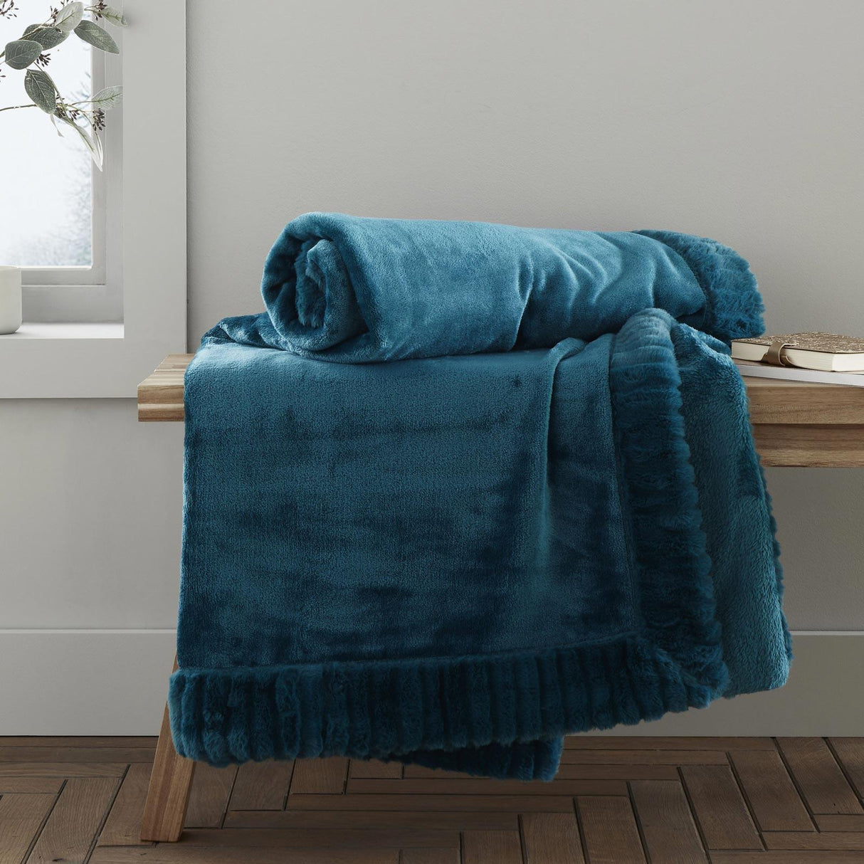 Velvet and Faux Fur Throw Blanket 150cm x 200cm by Catherine Lansfield