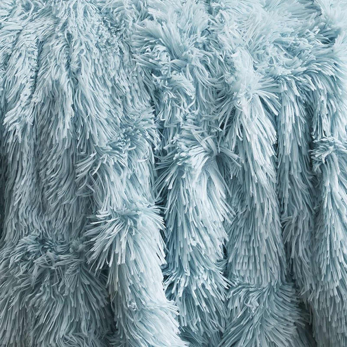 Cuddly Throw Blanket by Catherine Lansfield