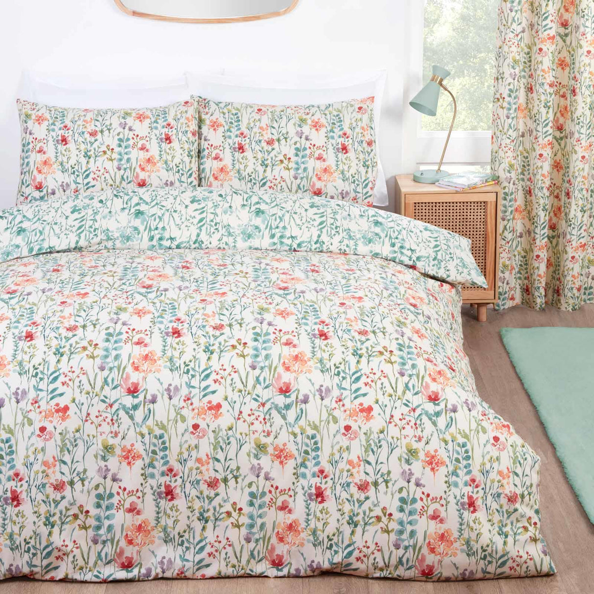 Amaryllis Floral Duvet Cover Set by Sundour