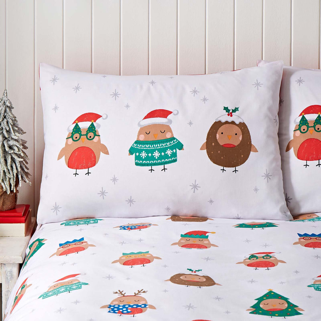 Christmas Party Robins Duvet Cover Set by Catherine Lansfield