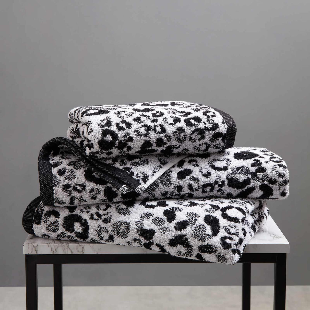 Animal Print Jacquard 550gsm Cotton Bathroom Towel - Black