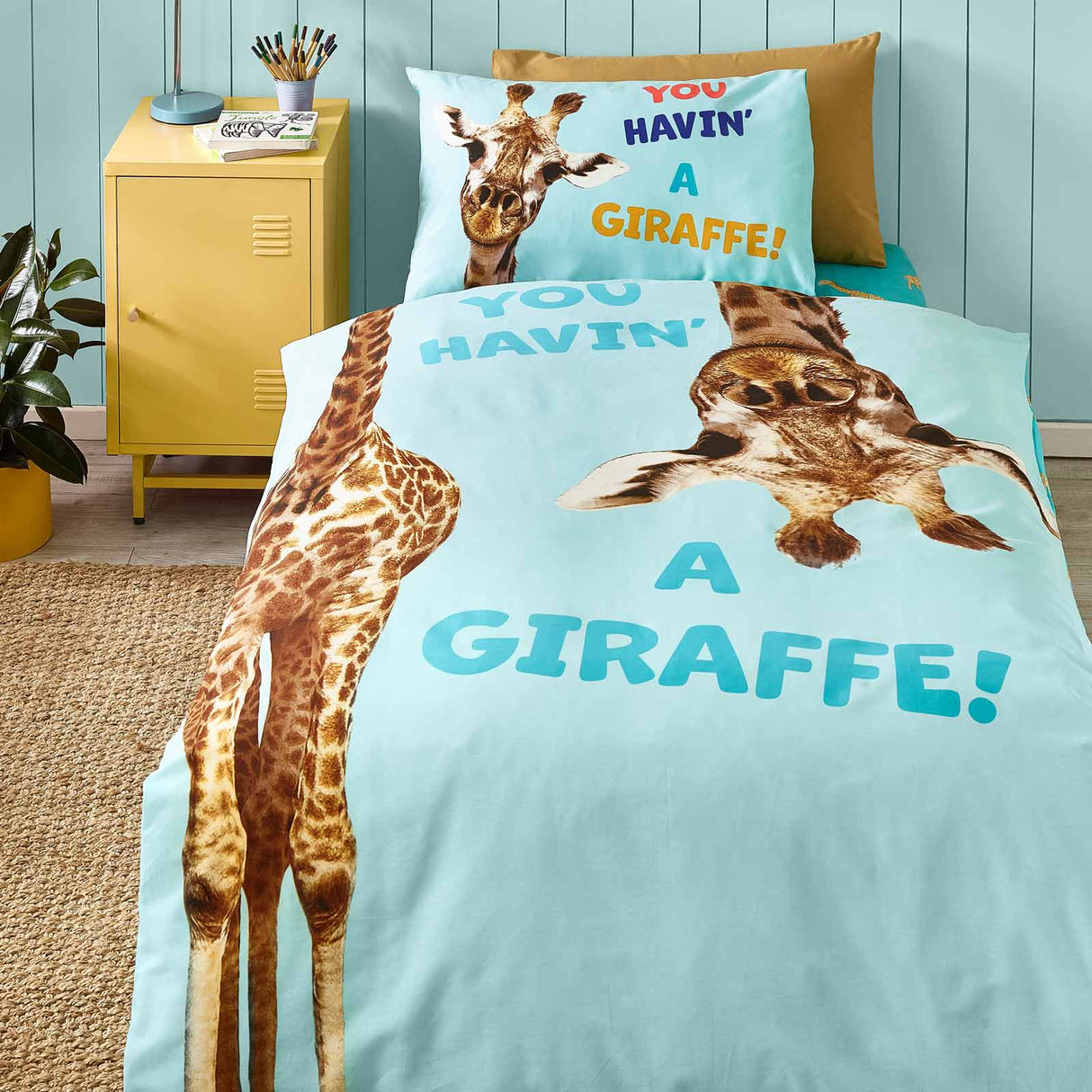 Havin a Giraffe Duvet Cover Set by Catherine Lansfield