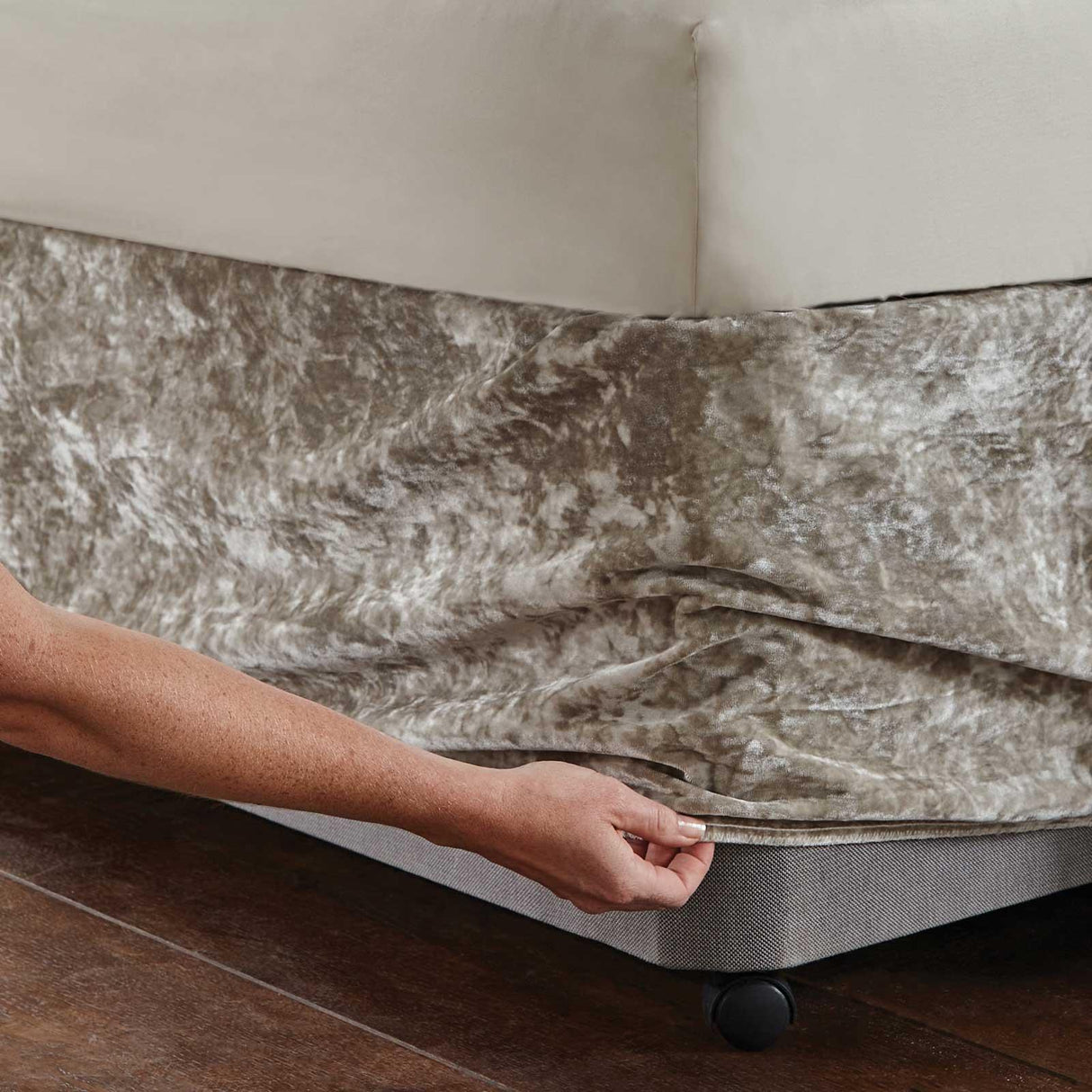 Crushed Velvet Divan Base Wrap by Catherine Lansfield