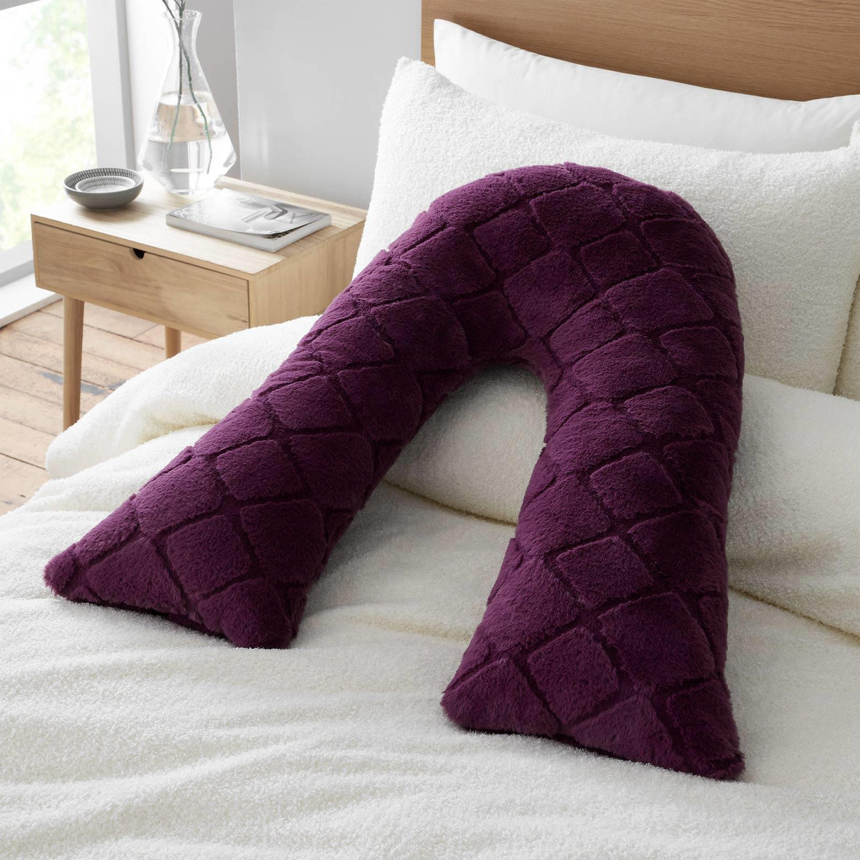 Catherine Lansfield Cosy Diamond V Shaped Filled Cushion 5