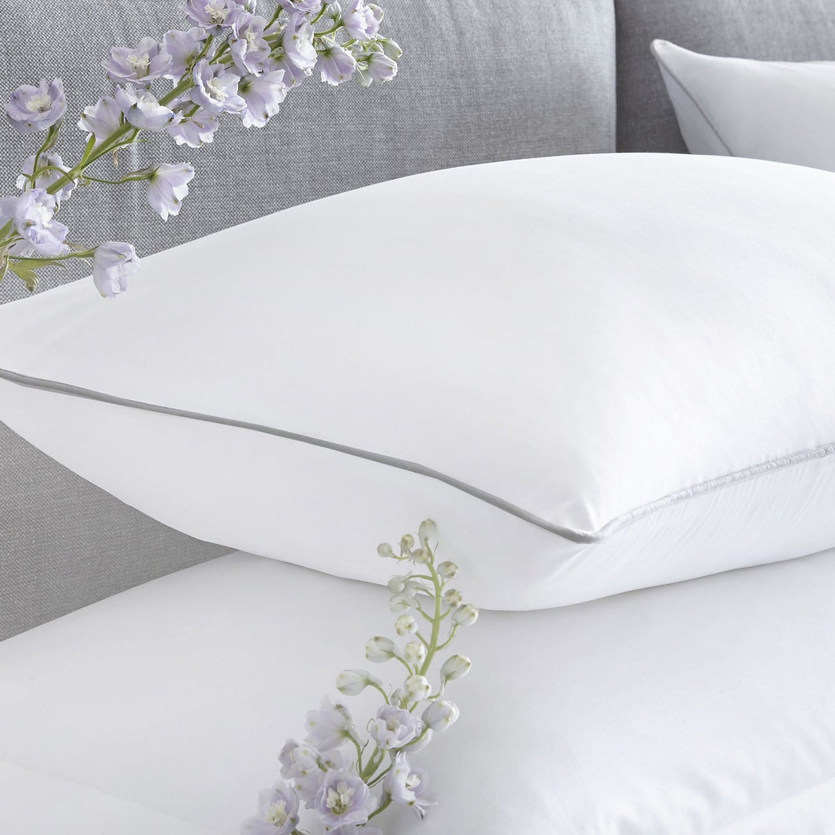 200 Thread Count 100% Cotton Duvet Cover Set - White with Silver Piping - 200 Thread Count Plain Dye Duvet Cover Set In White With Silver Piping 2