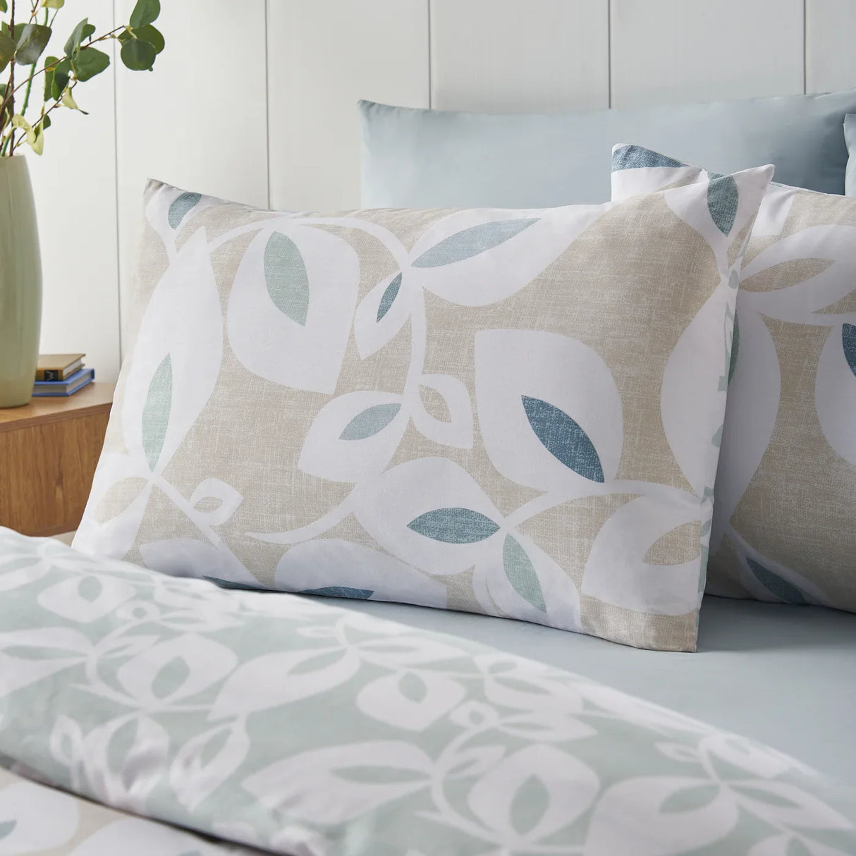 Catherine Lansfield Inga Leaf Reversible Duvet Cover Set - Natural image 3