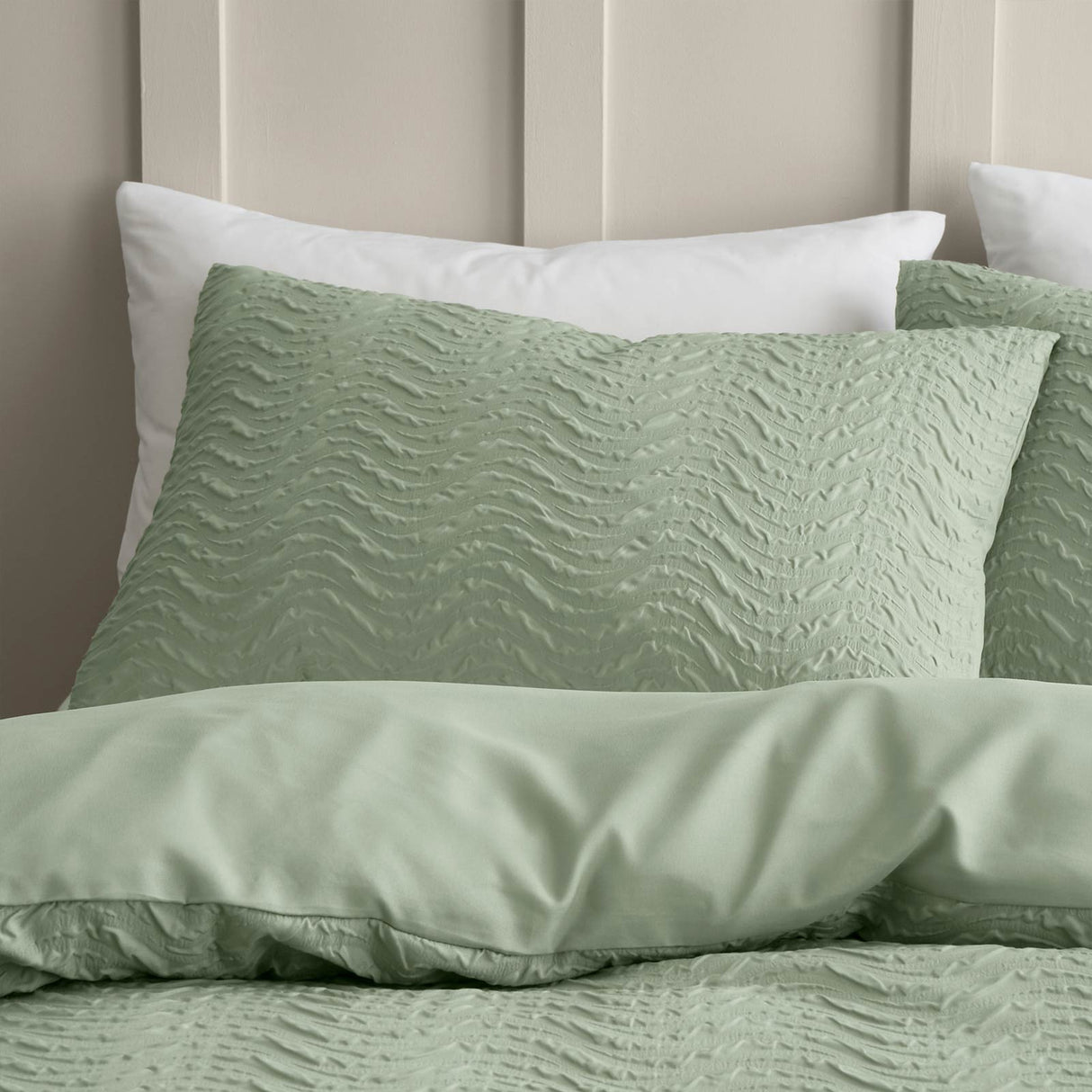Heatset Wave Duvet Cover Set by Catherine Lansfield