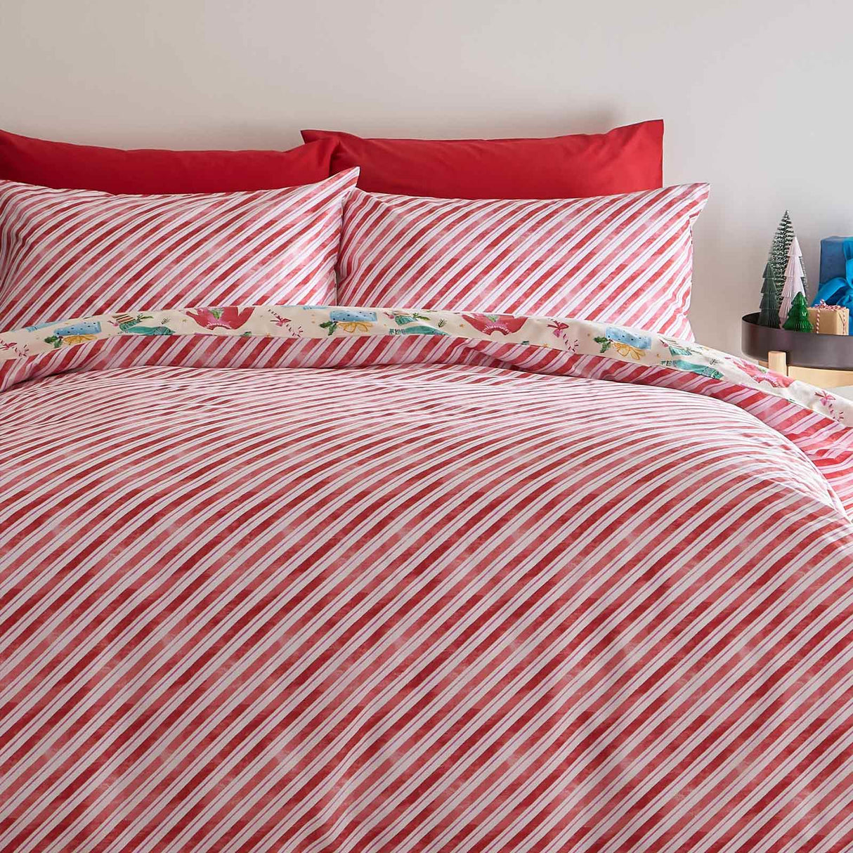 Christmas Jolly Jumpers Duvet Cover Set by Catherine Lansfield