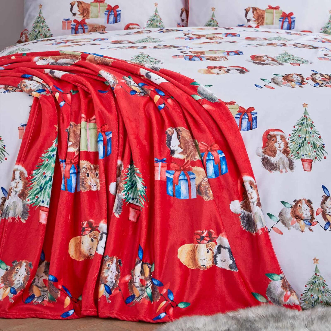 Catherine Lansfield Christmas Guinea Pig Cosy Festive Throw Blanket