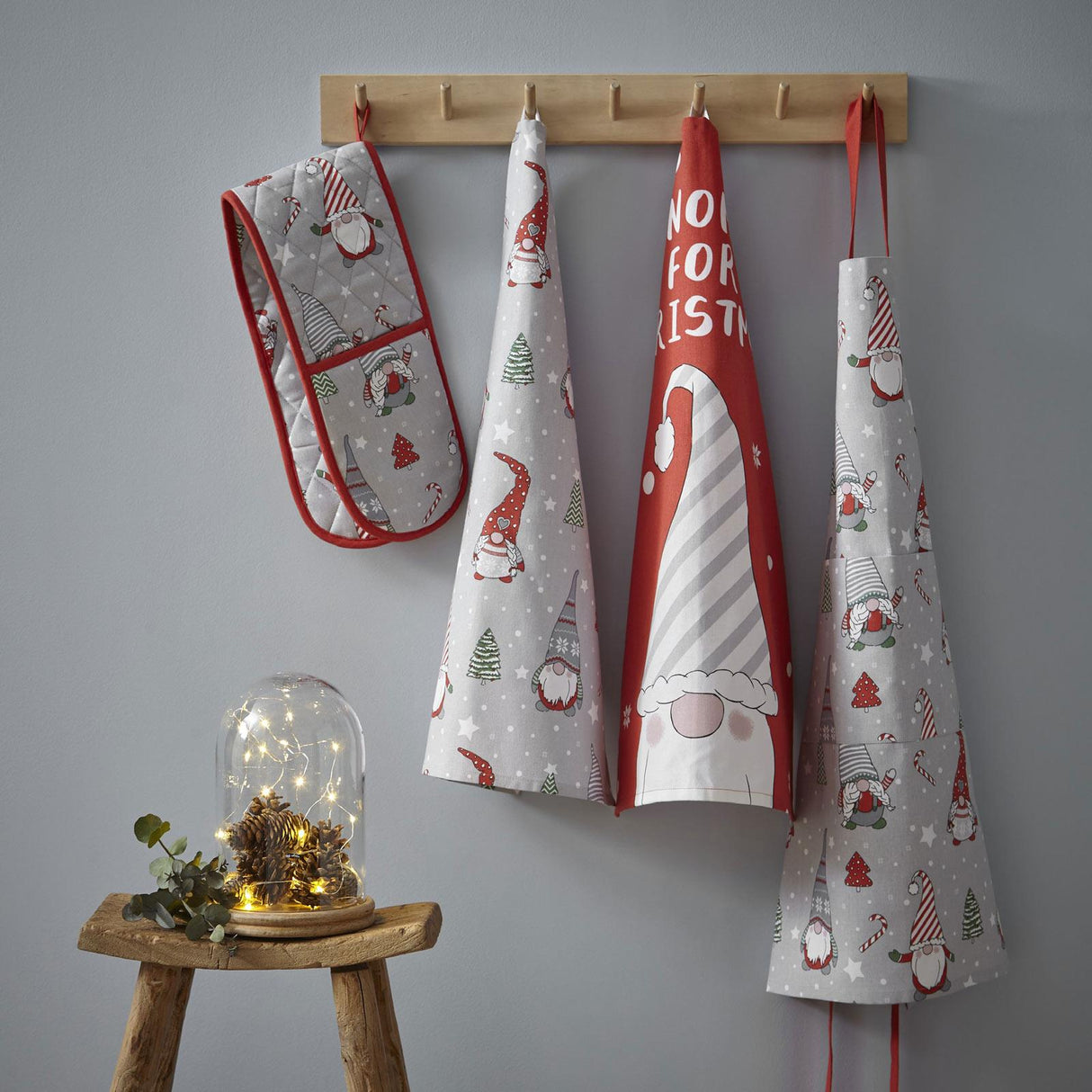 Catherine Lansfield Christmas Gnomes Festive Cotton Apron