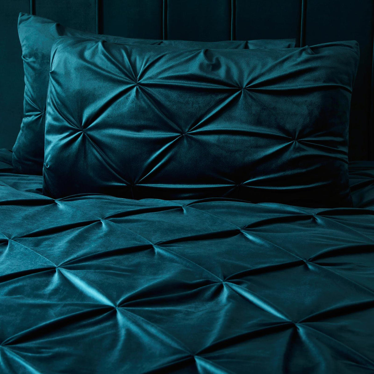 Mira Velvet Duvet Cover Set by Soiree