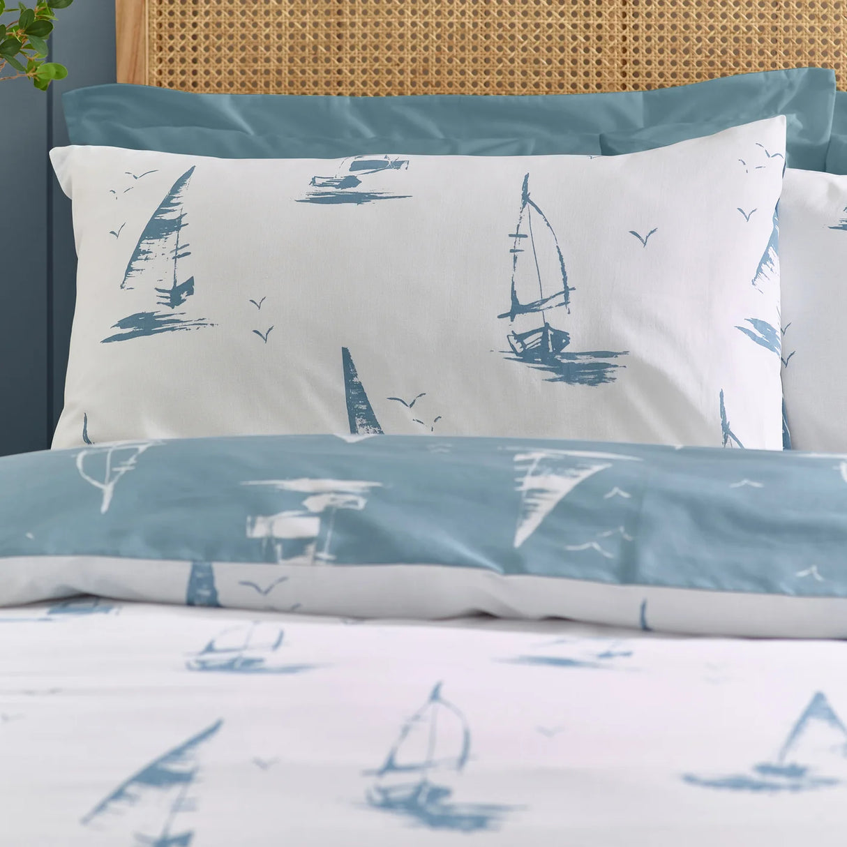 Catherine Lansfield Salcombe Boats Reversible Duvet Cover Set with Pillowcase