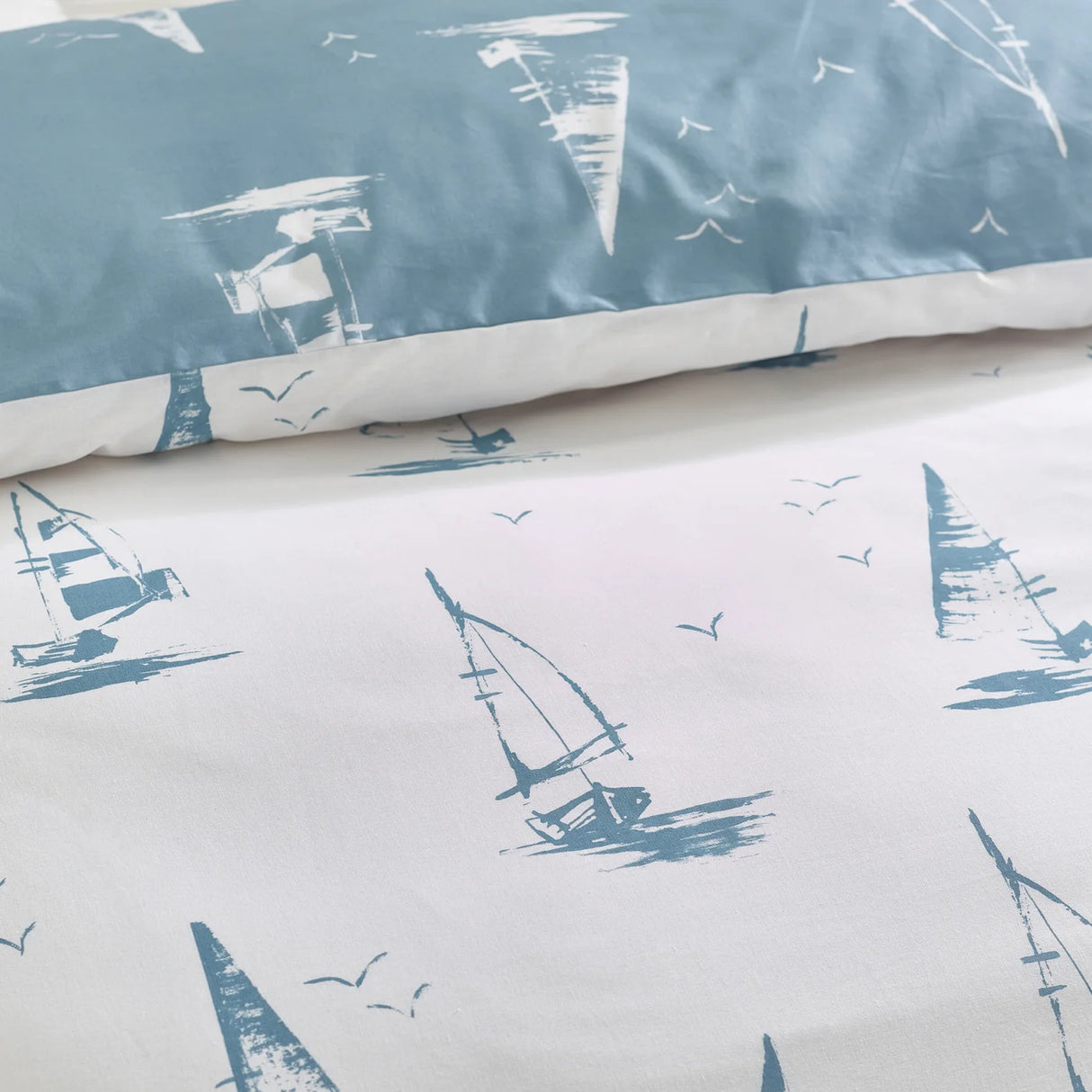 Catherine Lansfield Salcombe Boats Reversible Duvet Cover Set with Pillowcase