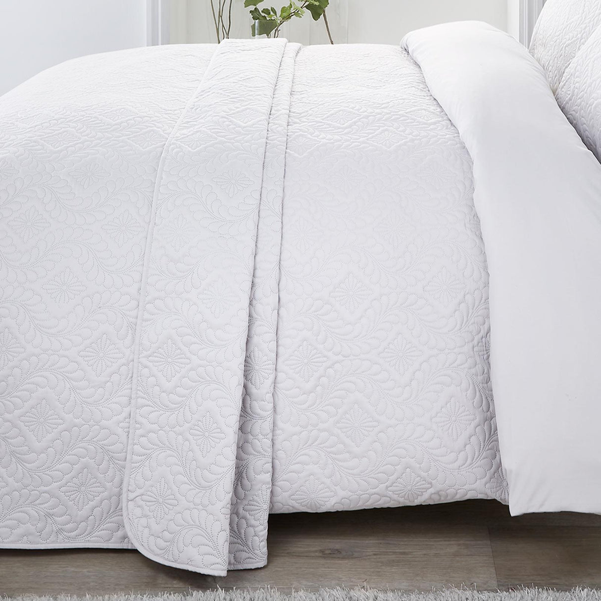 Serene Gianna Quilted Bedspread Luxury Throw
