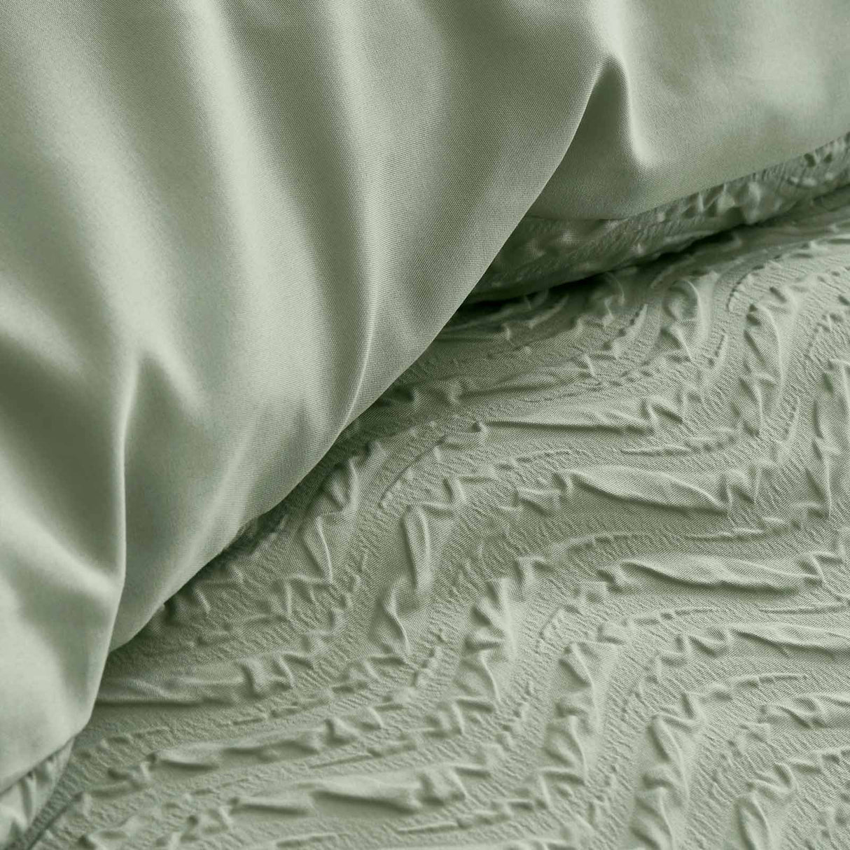 Heatset Wave Duvet Cover Set by Catherine Lansfield