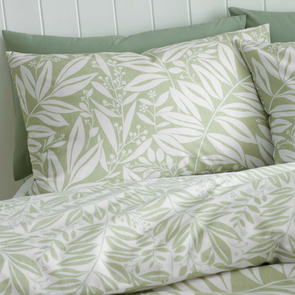 Sorrel Leaf Duvet Cover Set by Catherine Lansfield