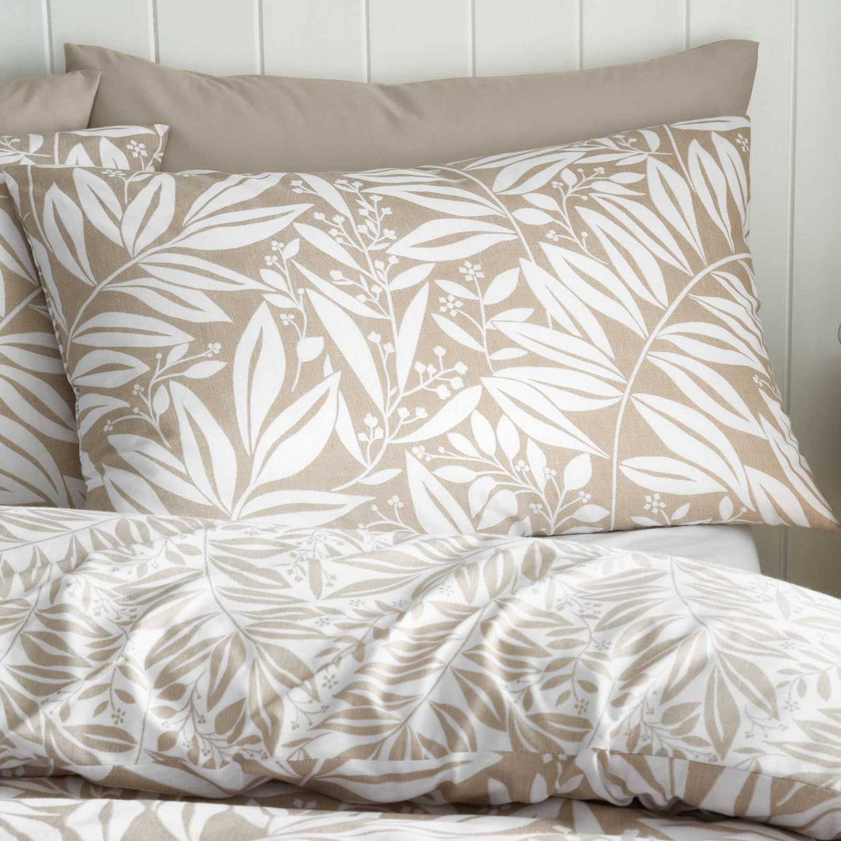 Sorrel Leaf Duvet Cover Set by Catherine Lansfield