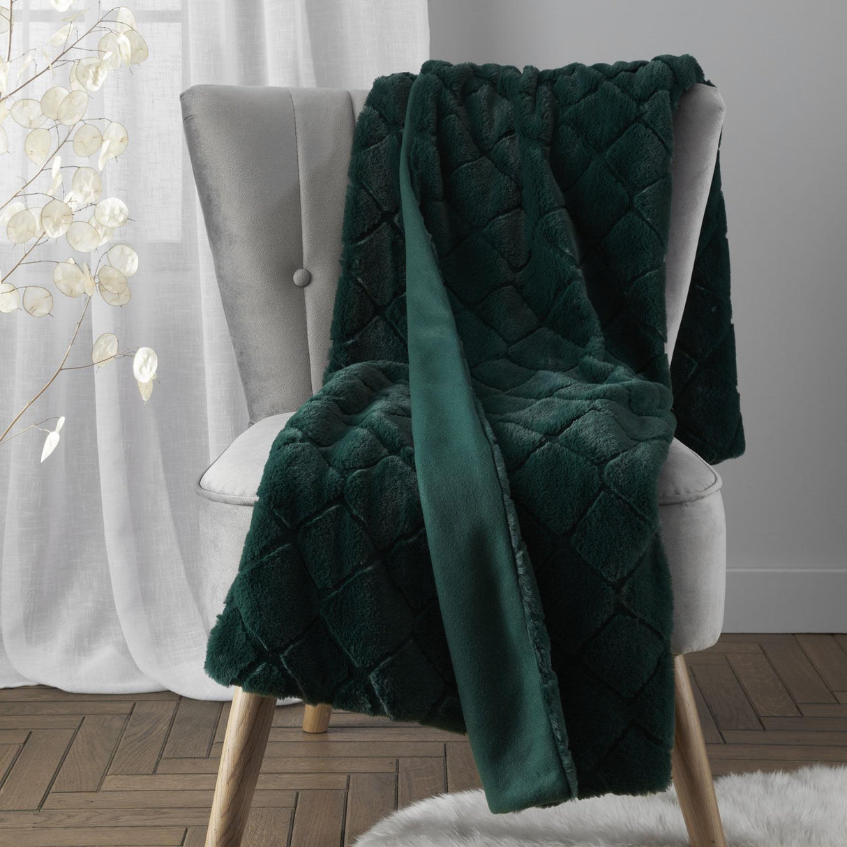 Cosy Diamond Throw Blanket 130cm x 170cm by Catherine Lansfield