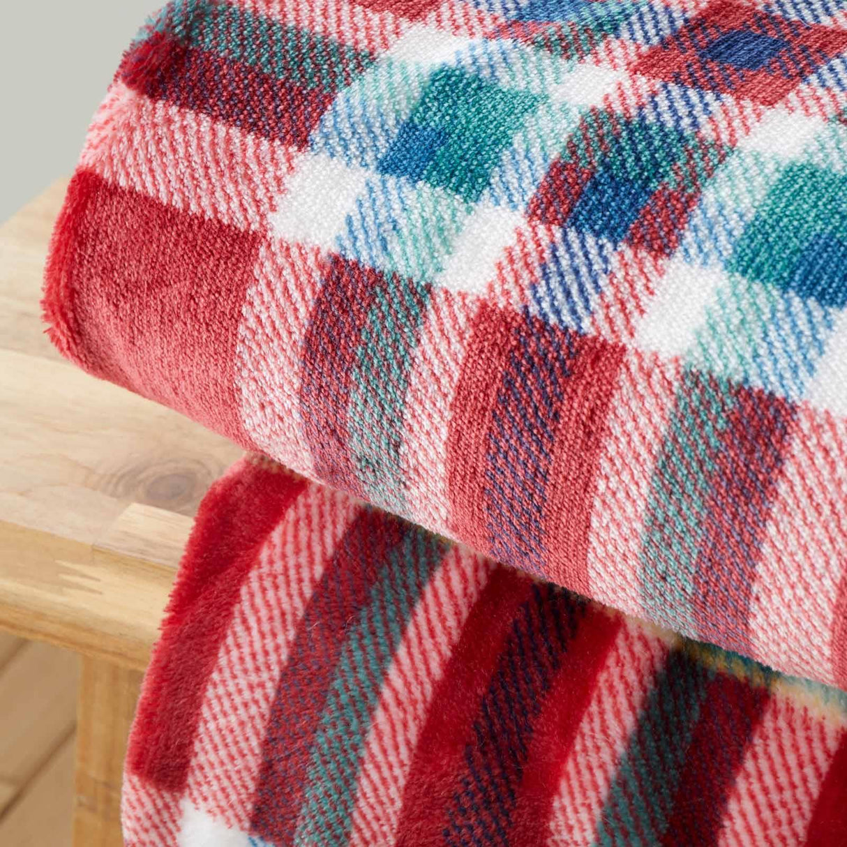 Catherine Lansfield Kelso Check Cosy Tartan Throw 130cm x 170cm 7