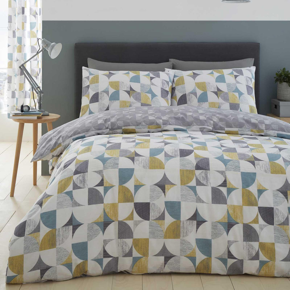 Retro Circles Duvet Cover Set by Catherine Lansfield