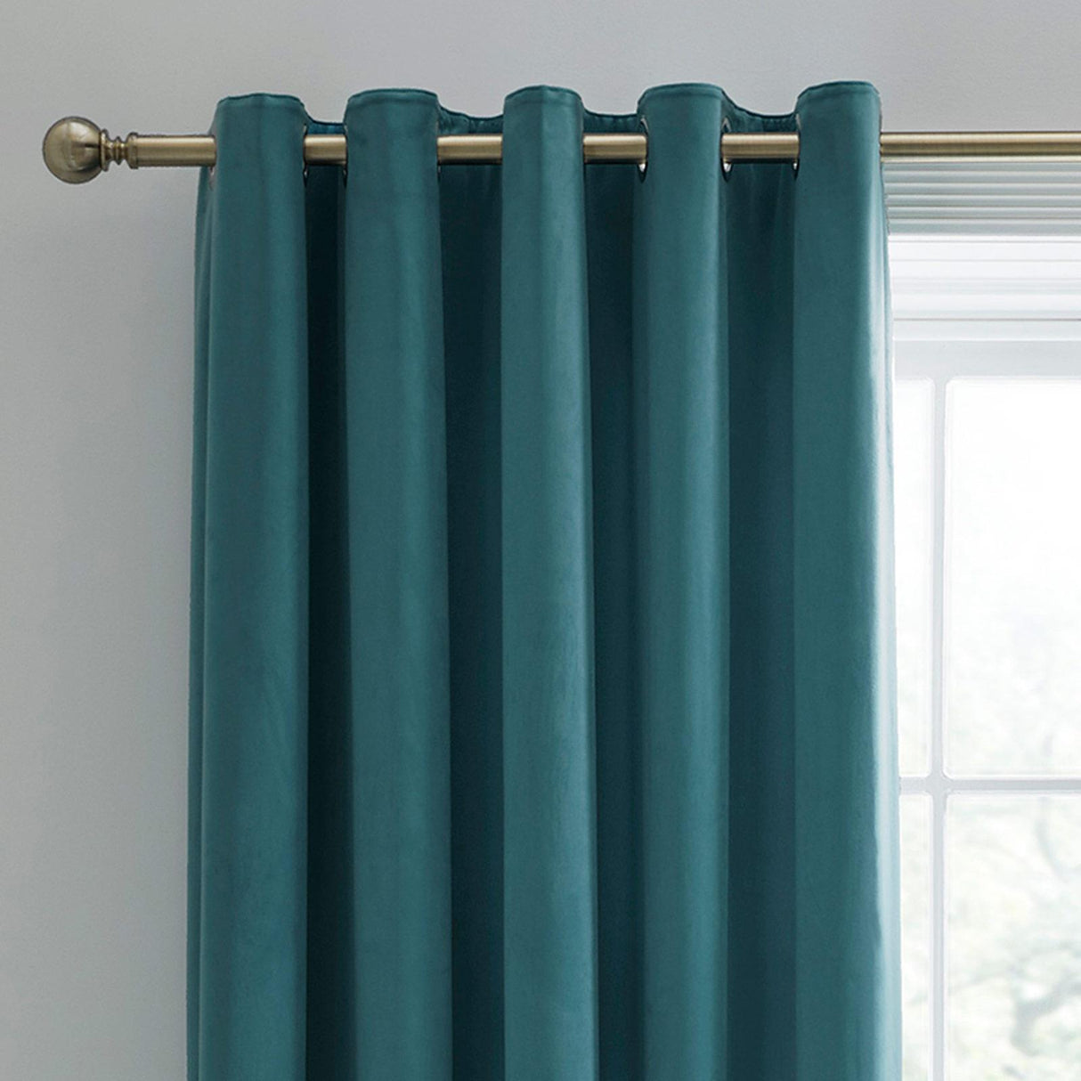 Laurence Llewelyn-Bowen Montrose Velvet Blackout Ready Made Eyelet Curtains 33