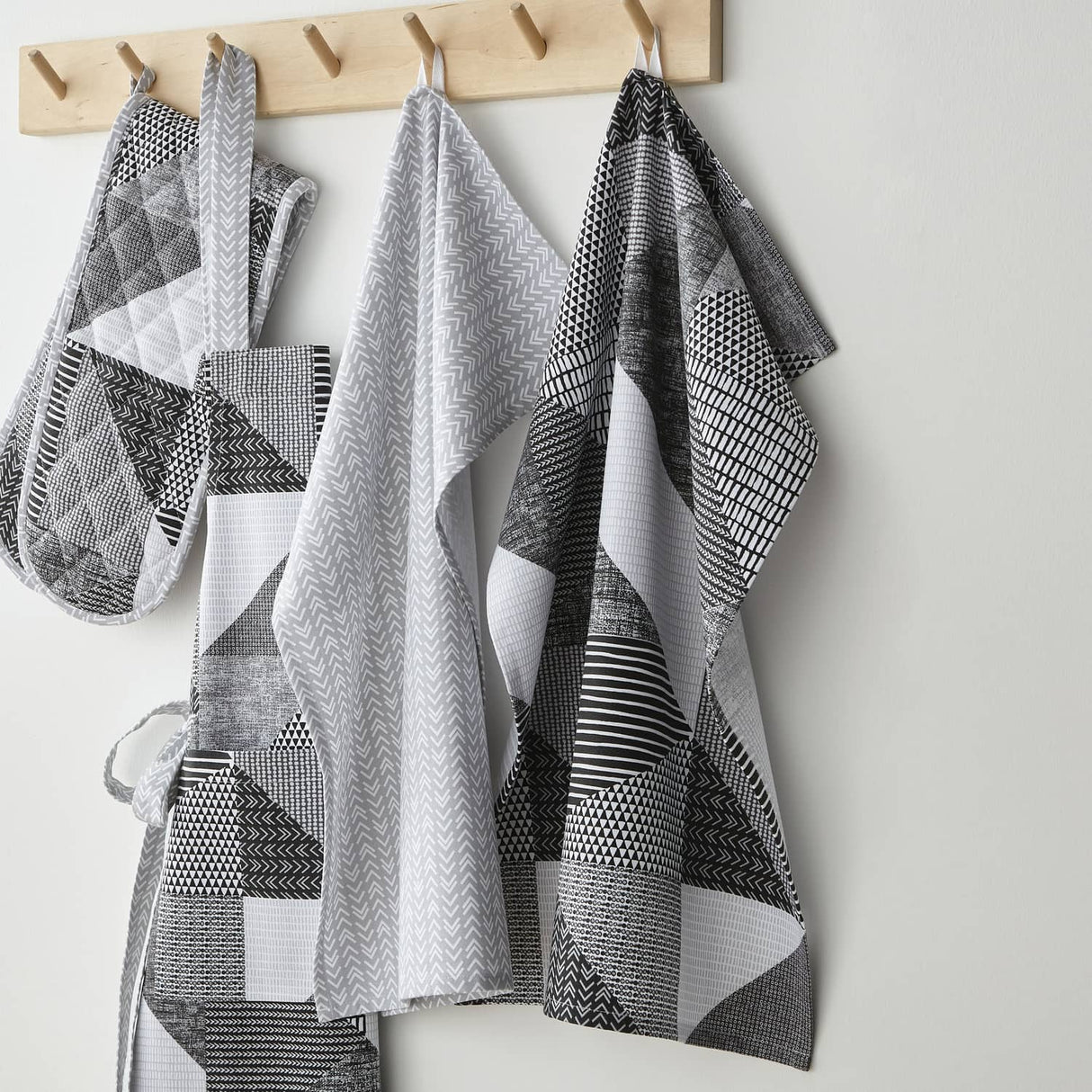 Catherine Lansfield Larsson Geo Geometric Grey Double Oven Glove - Larsson Geo Grey Double Oven Glove
