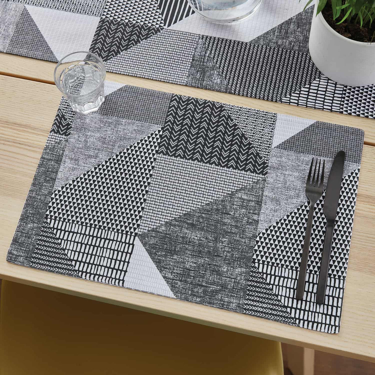 Catherine Lansfield Larsson Geo Geometric Grey Placemat 2 Pack - Larsson Geo Grey Placemat Pair