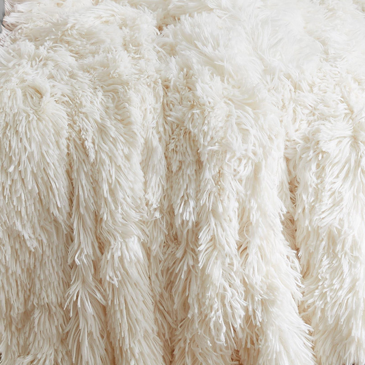 Cuddly Throw Blanket by Catherine Lansfield