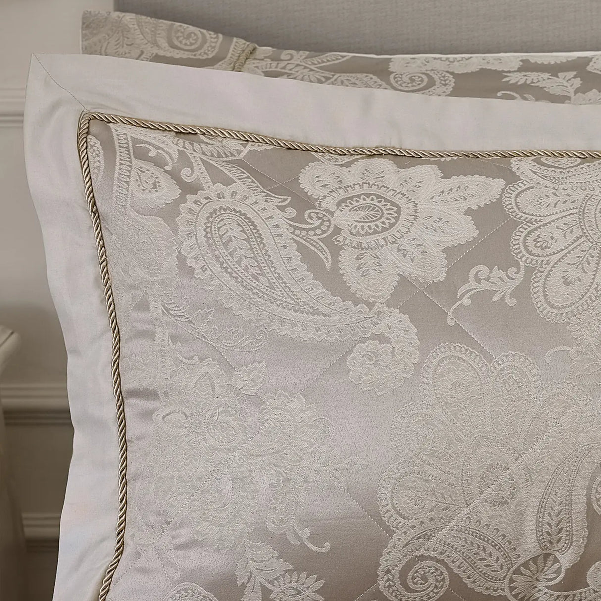Catherine Lansfield Opulent Jacquard Pair of Pillowcases 2