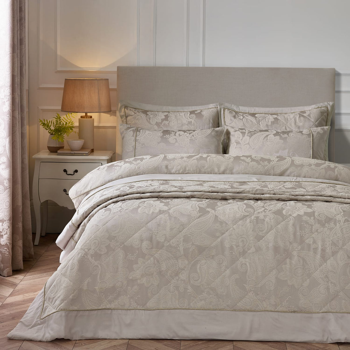 Catherine Lansfield Opulent Jacquard Bedspread - Champagne Gold - Opulent Jacquard Champagne Bedspread