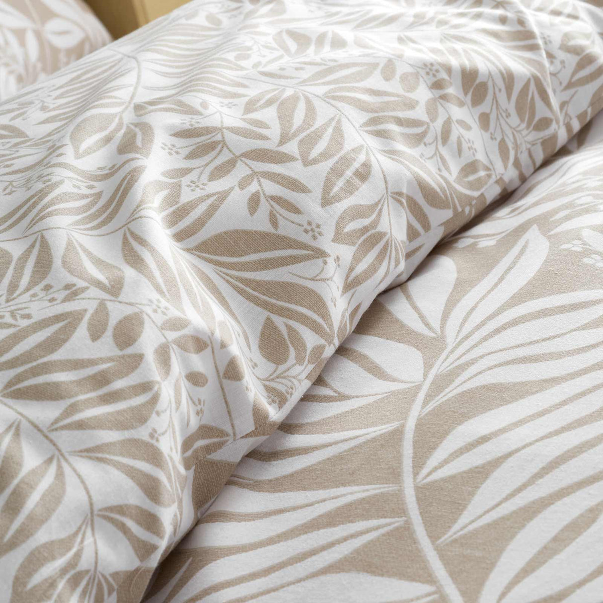 Sorrel Leaf Duvet Cover Set by Catherine Lansfield