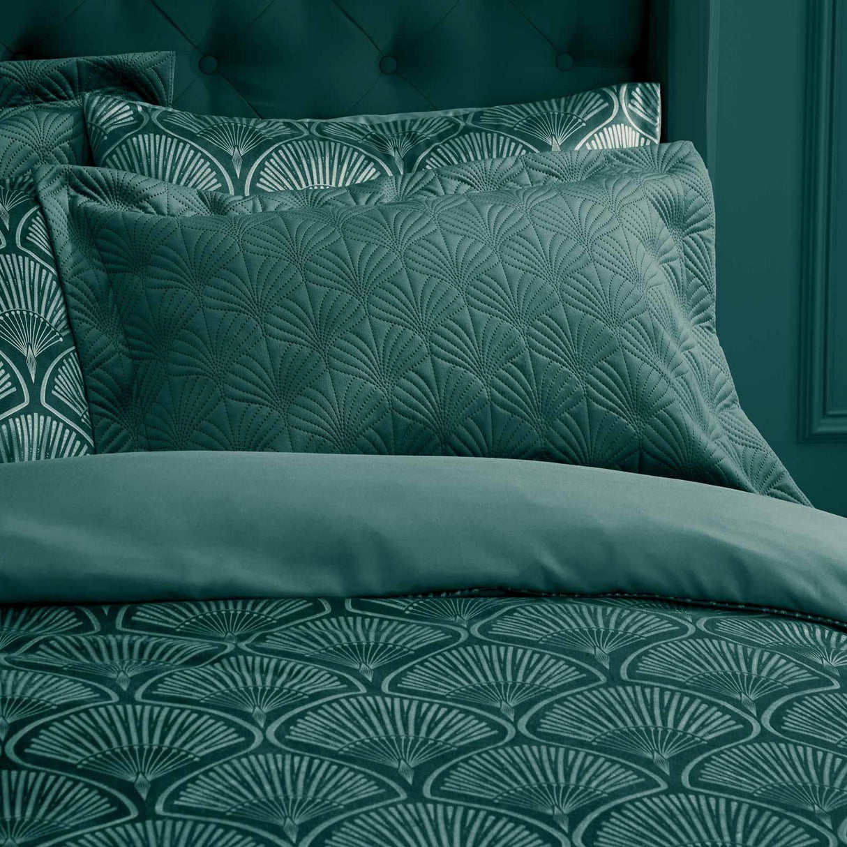 Catherine Lansfield Art Deco Pearl Navy Blue Pillowsham Pair 4
