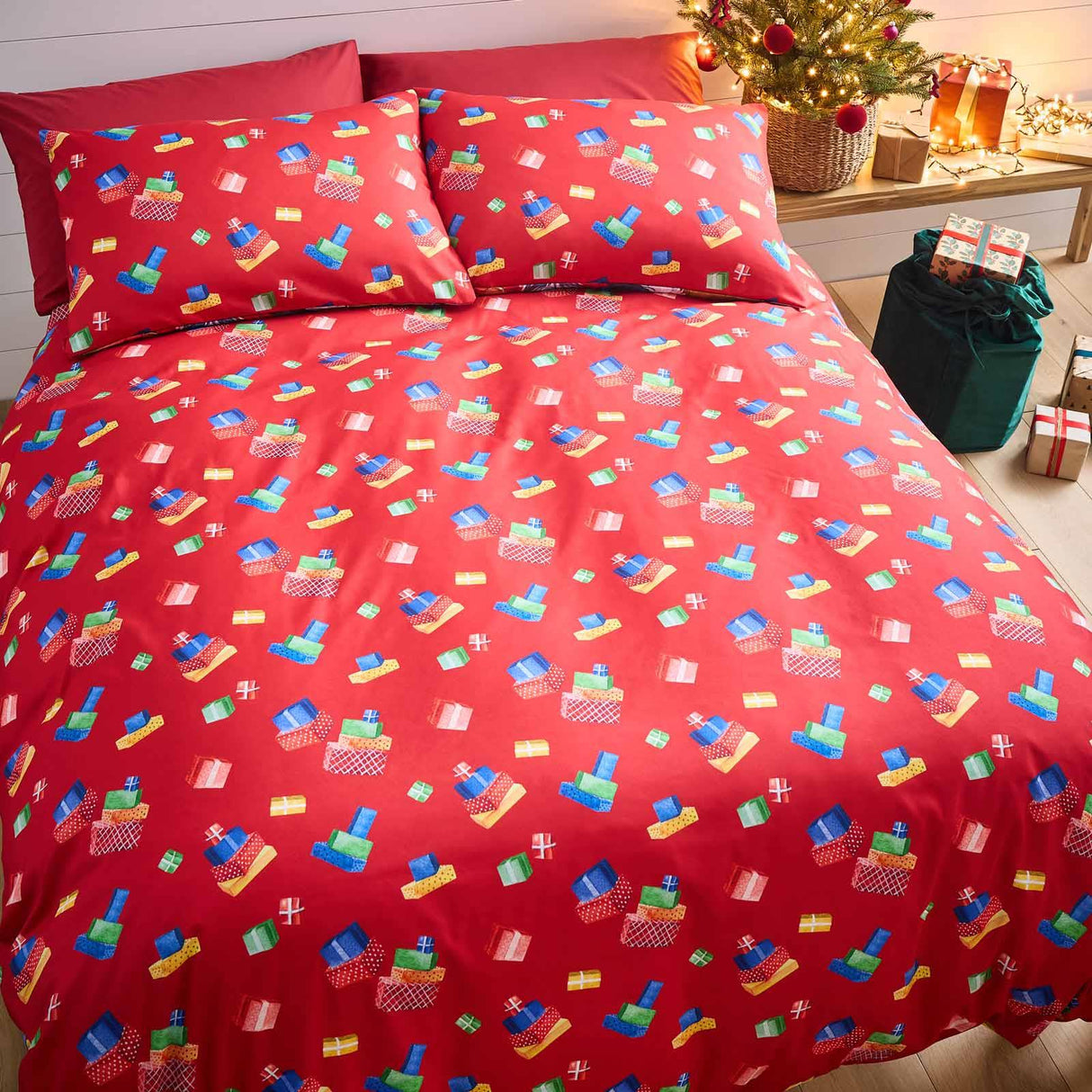 Christmas Retro Santa Duvet Cover Set by Catherine Lansfield