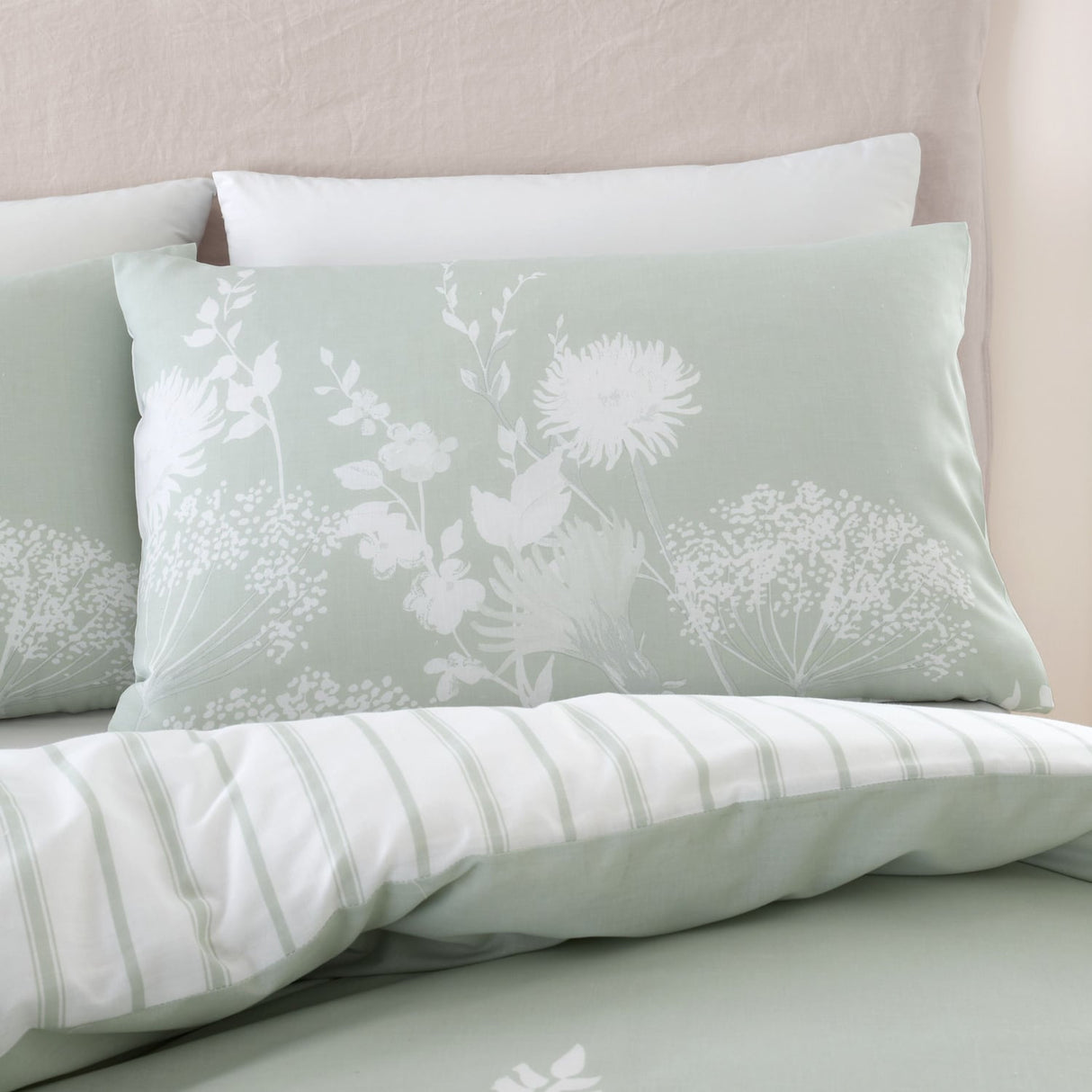 Catherine Lansfield Meadowsweet Floral Green Duvet Cover Bedding Set - Meadowsweet Green Duvet Set