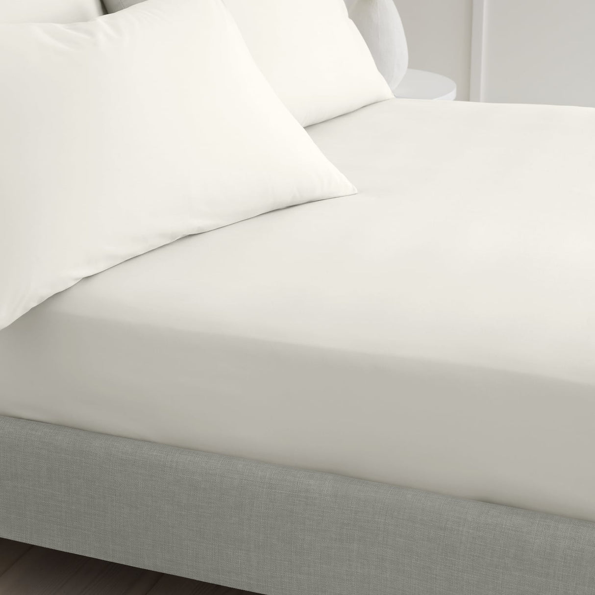 Bianca Fine Linens 200 Thread Count Percale 32cm Deep Cream 100% Cotton Fitted Sheet - 200 Thread Count Percale Fitted Sheet Cream
