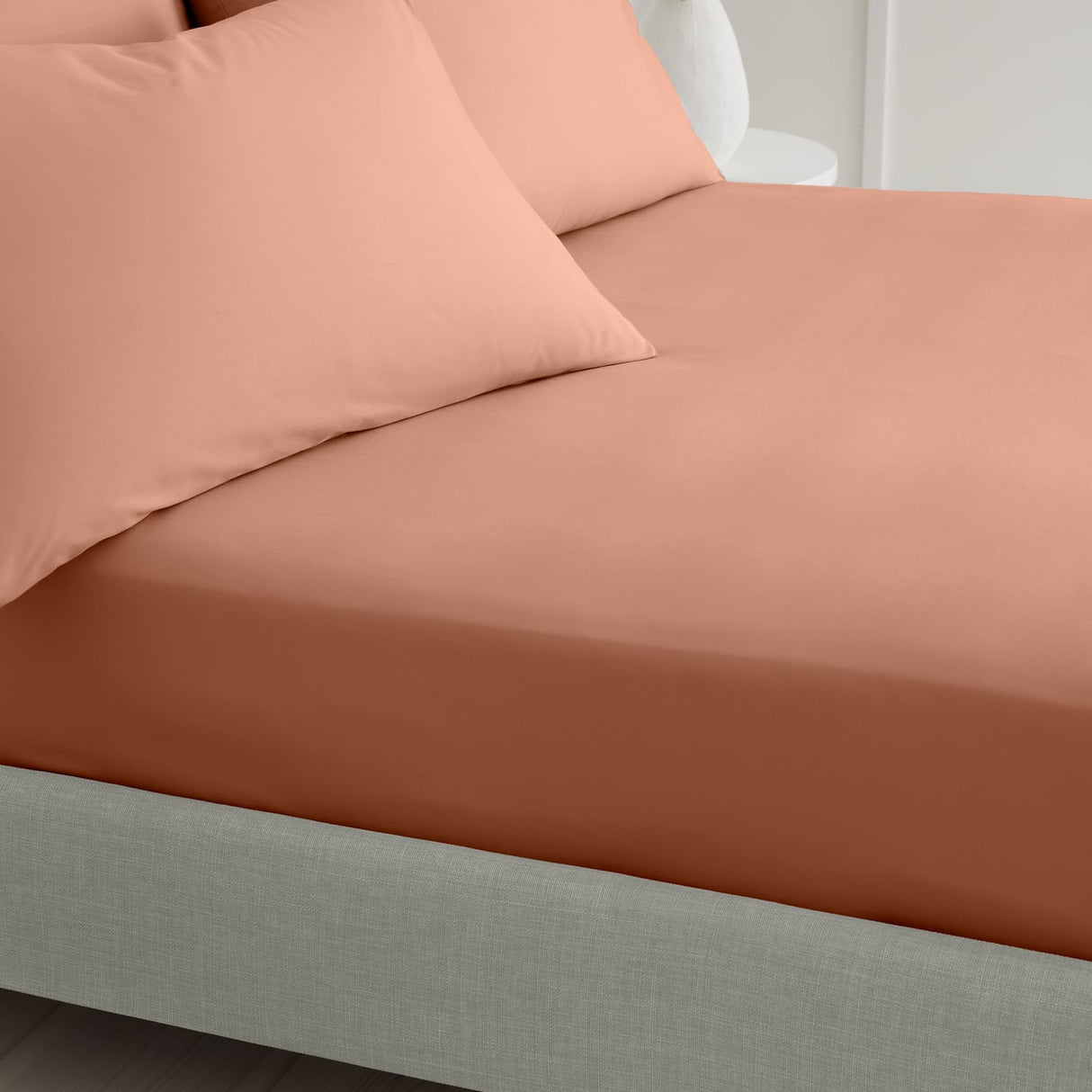 Bianca Fine Linens 200 Thread Count Cotton Percale 32cm Deep Fitted Sheet - 200 Thread Count Percale Fitted Sheet (1)