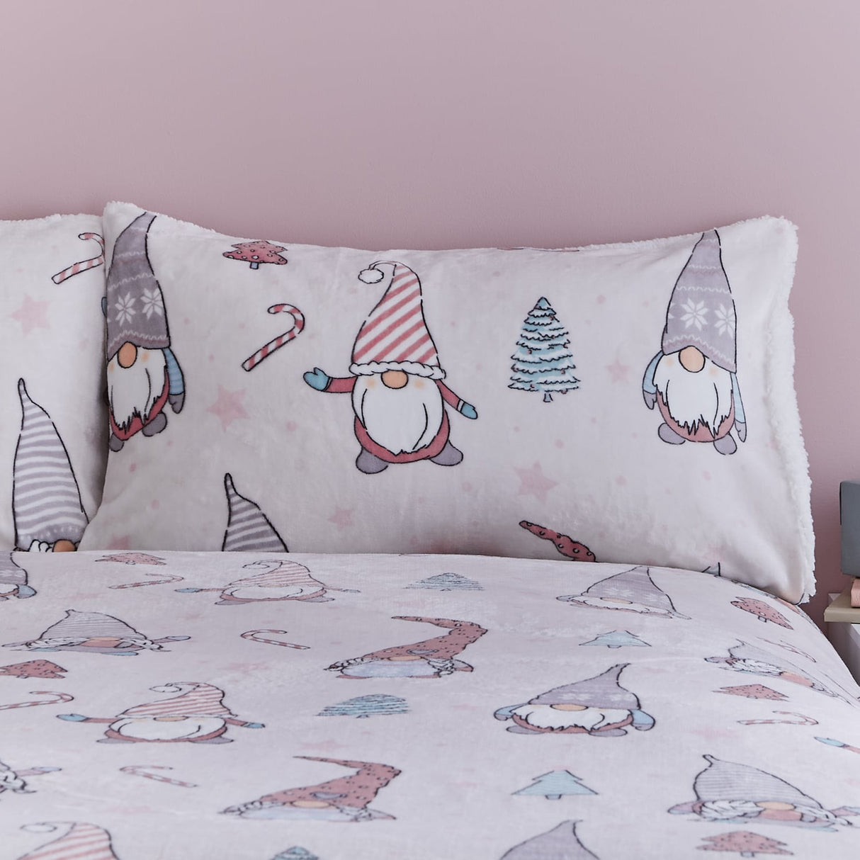 Catherine Lansfield Festive Gnomes Christmas Duvet Cover Set - Christmas Gnomes Duvet Set Pink