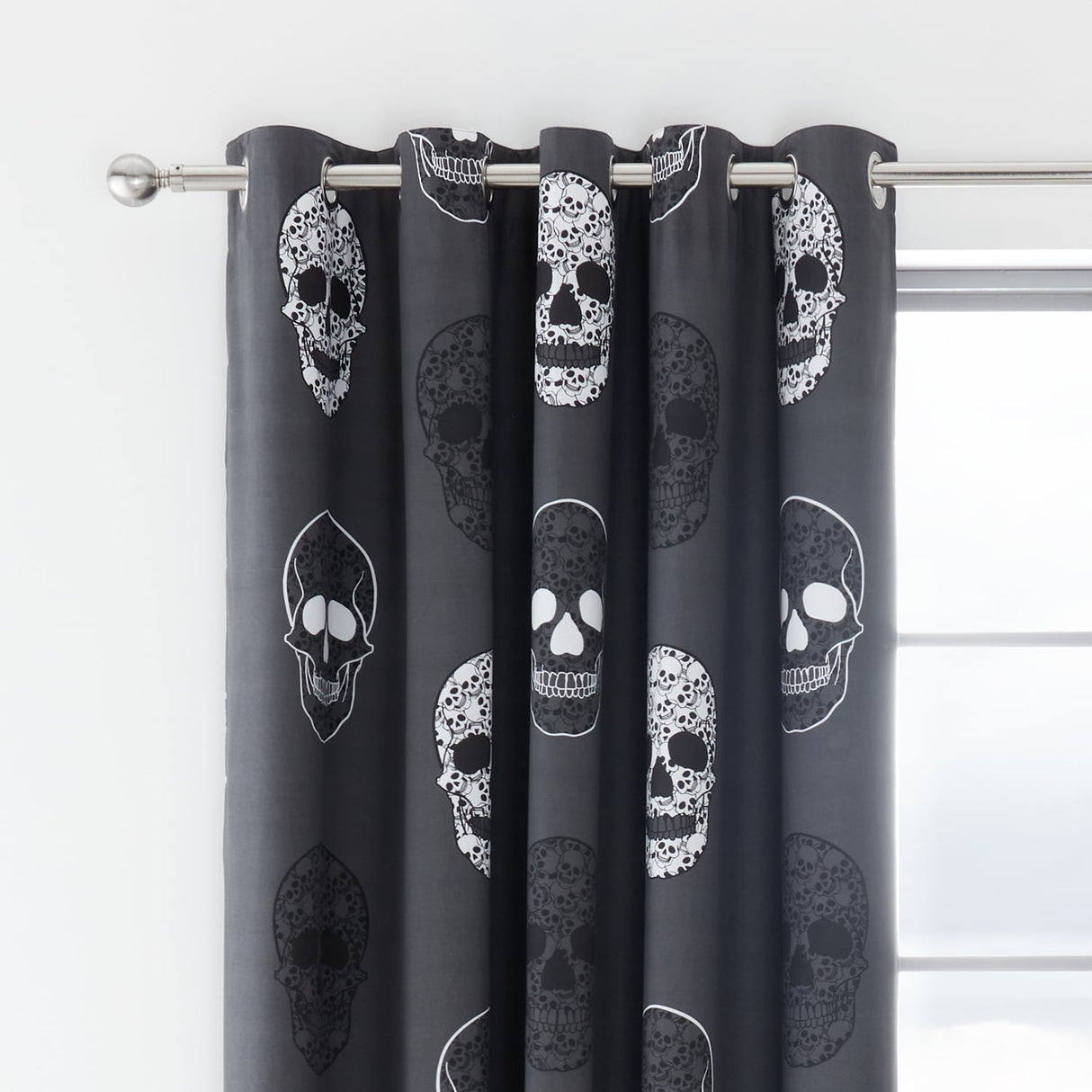 Catherine Lansfield Skulls Kids Eyelet Curtains Polycotton