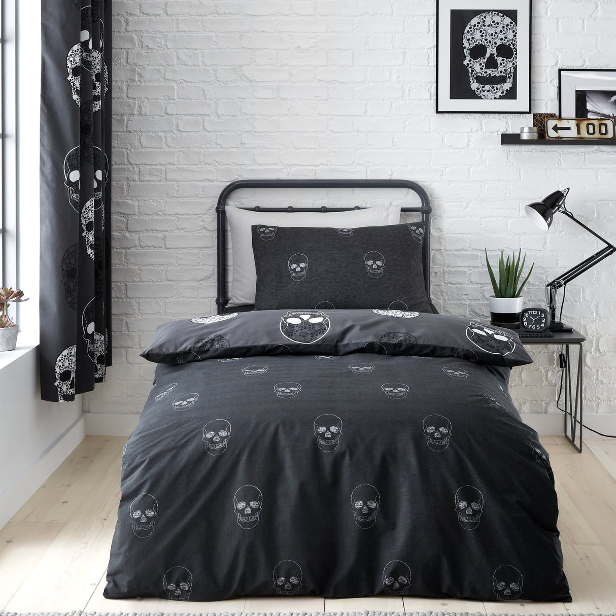 Catherine Lansfield Skulls Duvet Cover Set - Skulls Duvet Set (Single)