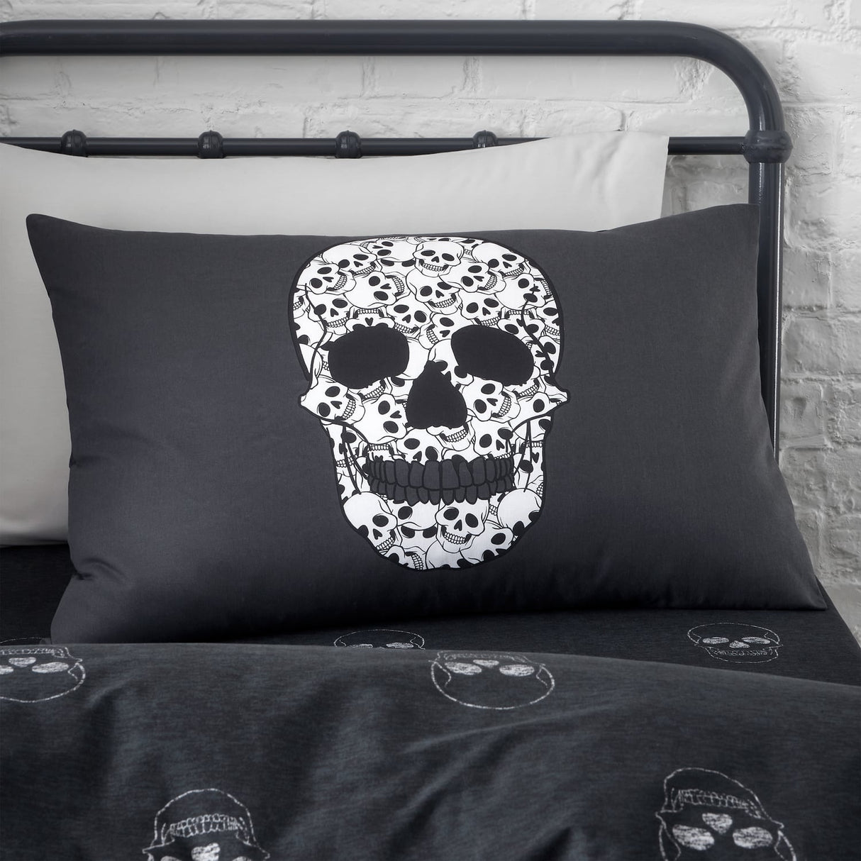 Catherine Lansfield Skulls Duvet Cover Set - Skulls Duvet Set
