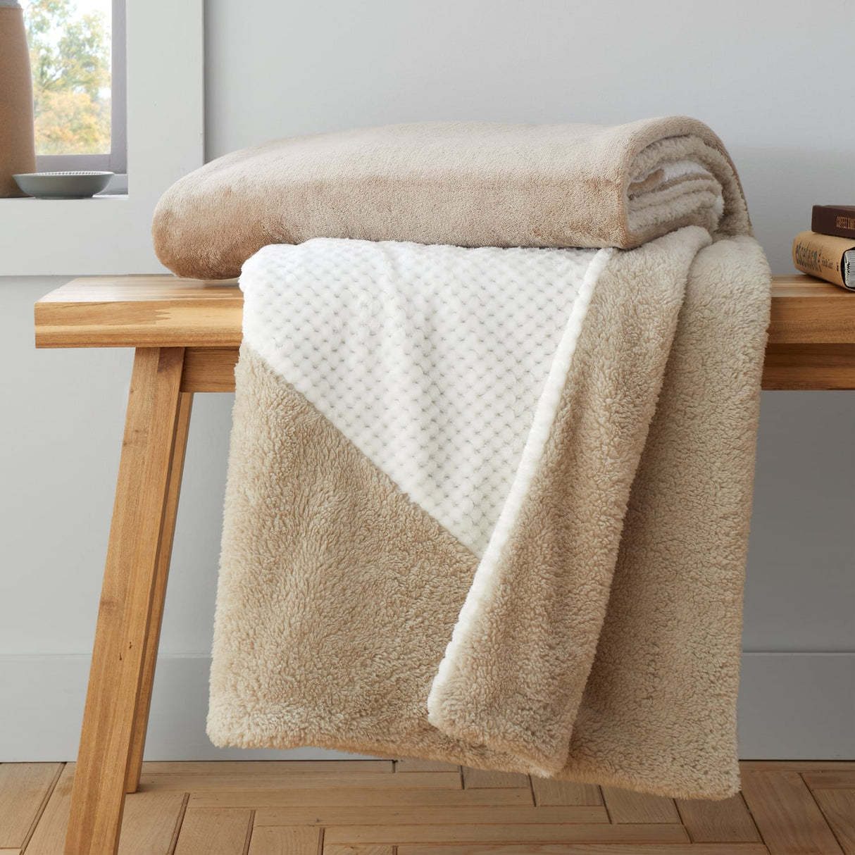 Catherine Lansfield Larsson Geo Cosy Throw 130cm x 170cm - Cosy Larsson Geo Fleece Throw Natural