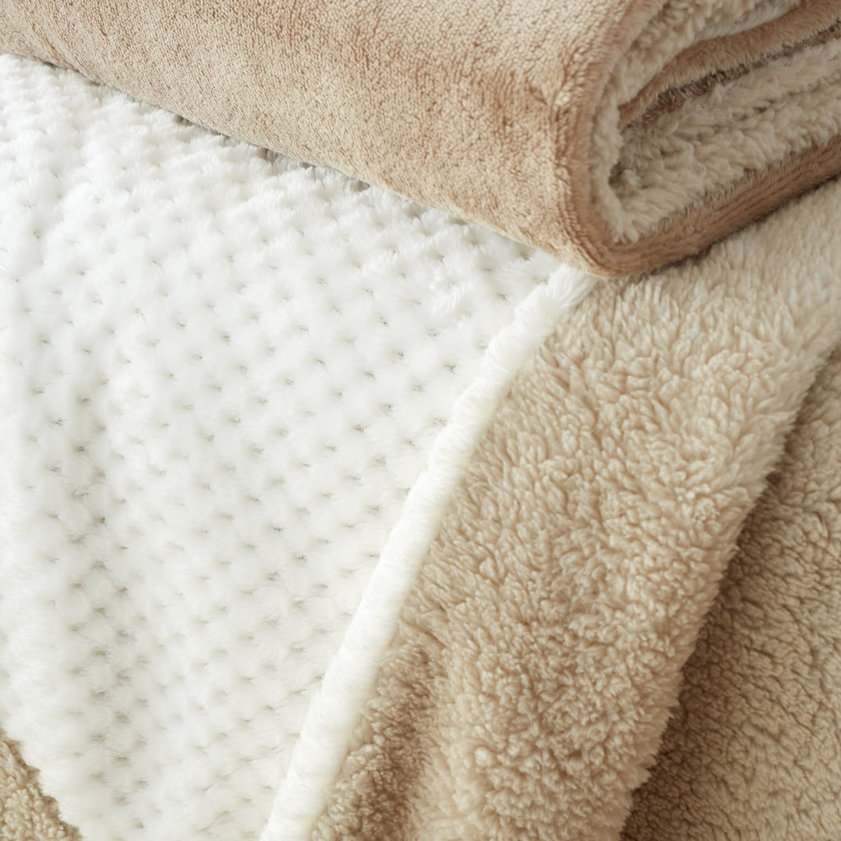 Catherine Lansfield Larsson Geo Cosy Throw 130cm x 170cm - Cosy Larsson Geo Fleece Throw Natural