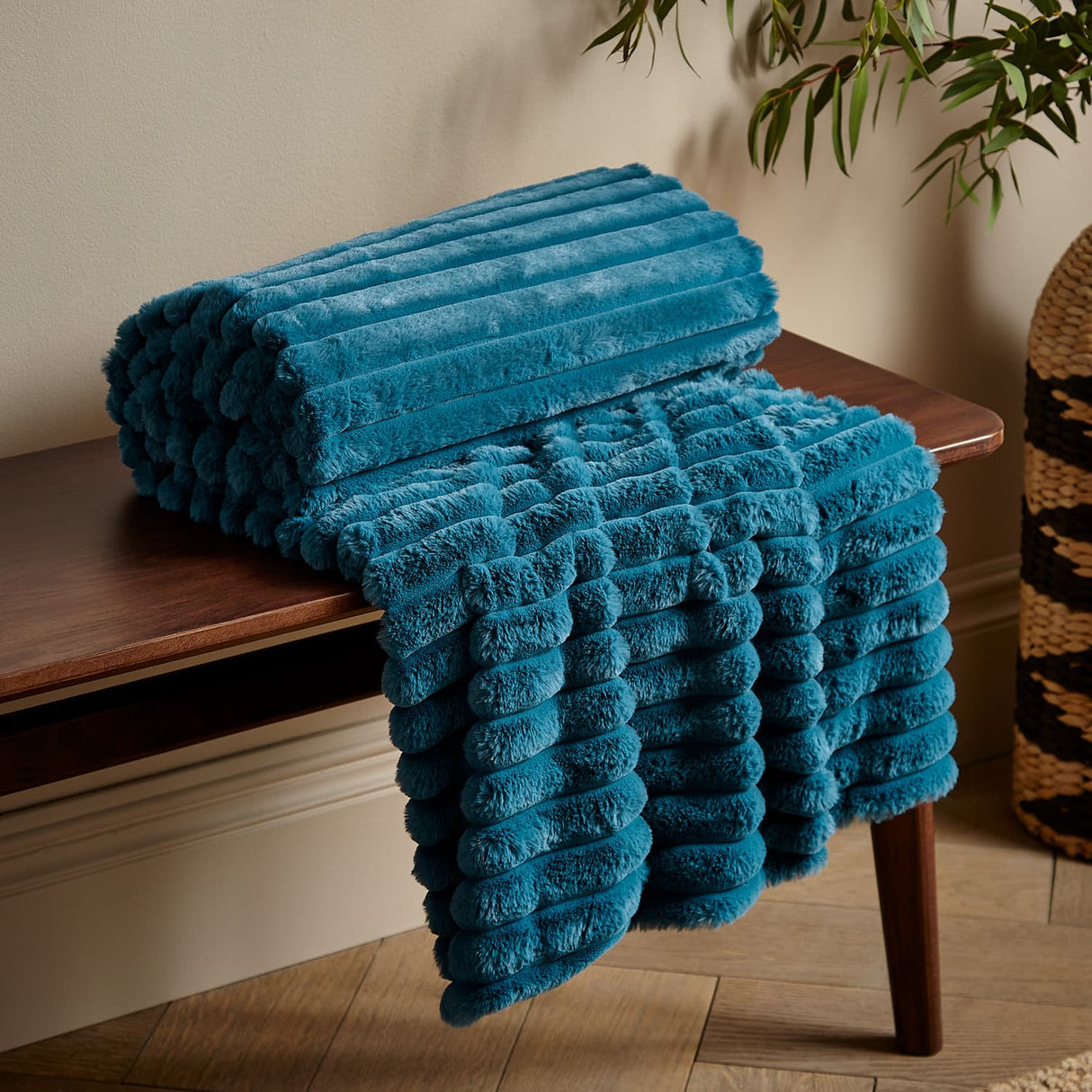 Catherine Lansfield Cosy Ribbed Velvet Throw – Teal – 130cm x 170cm