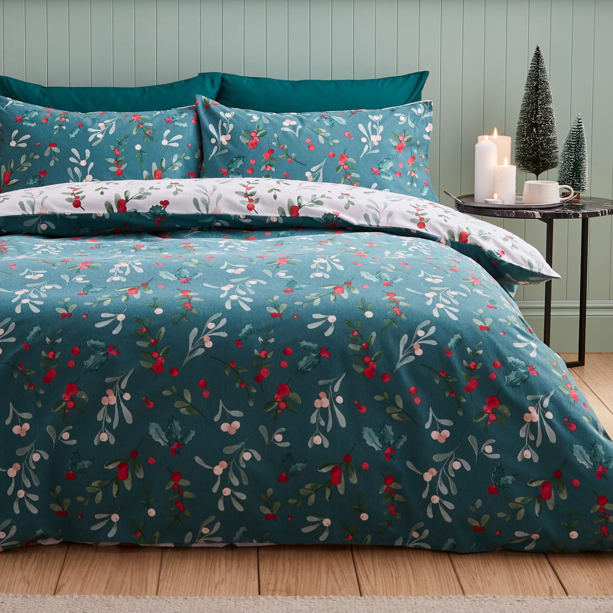 Catherine Lansfield Christmas Holly & Mistletoe Brushed Cotton Flannelette Set - Holly And Mistletoe Duvet Set