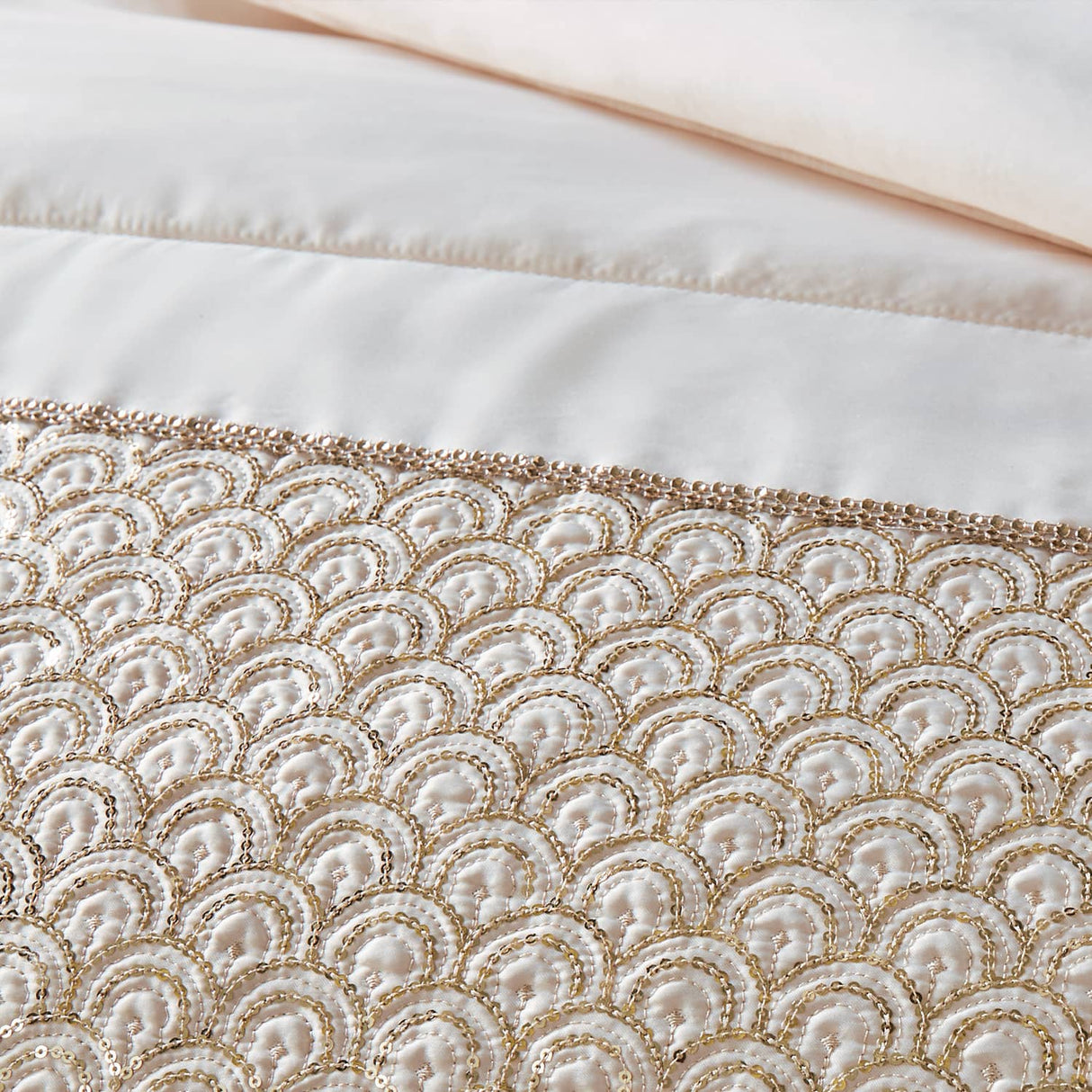 Catherine Lansfield Deco Sequin Pillowsham Pair - Deco Sequin Bedspread Champagne