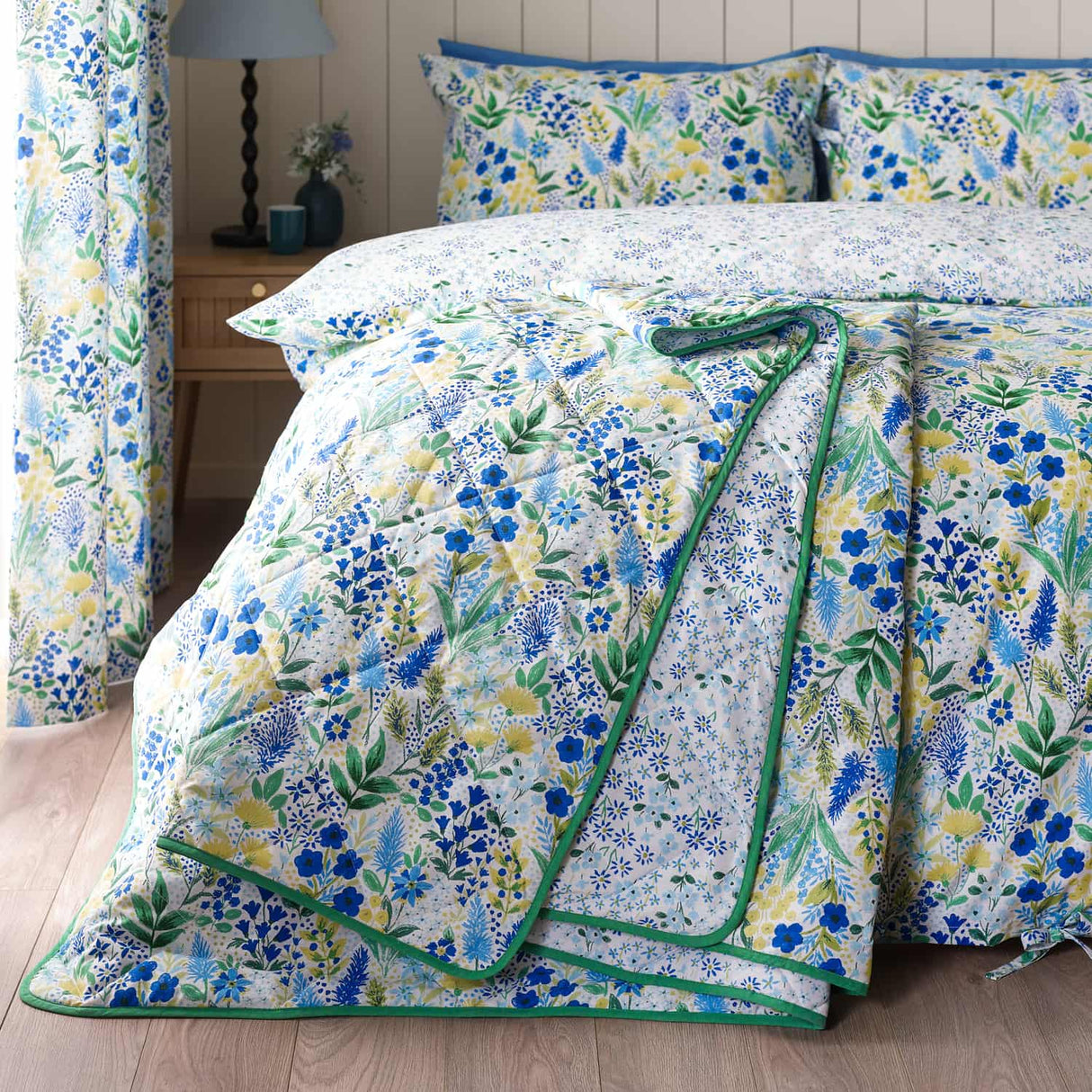 Catherine Lansfield Tilly Floral Bedspread