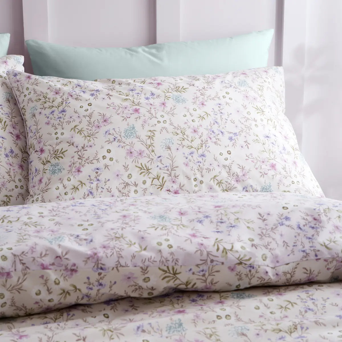 Ditsy Floral 200 Thread Count Duvet Cover Set by Bianca