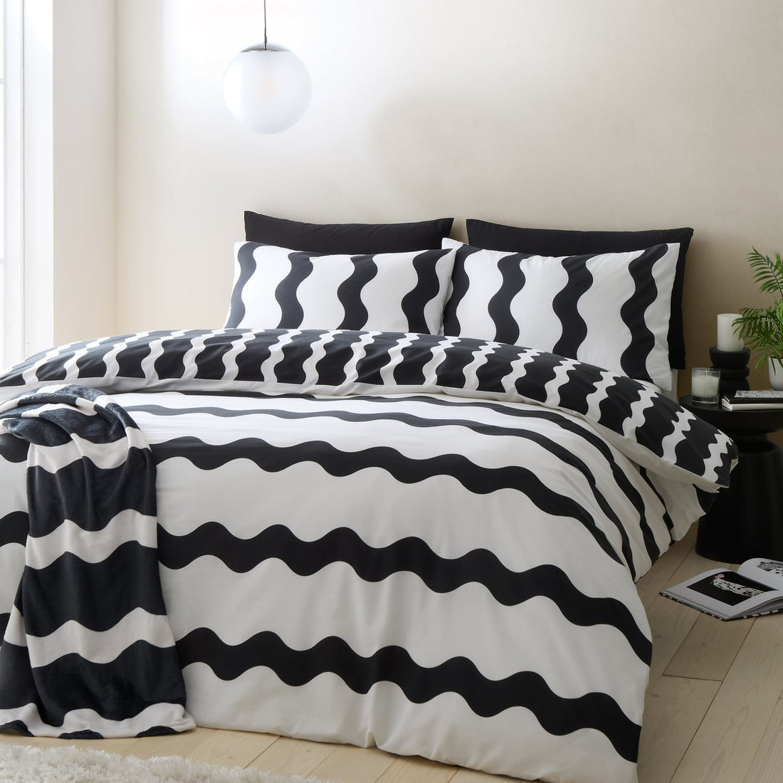 Sassy B Waves Reversible Duvet Cover Set